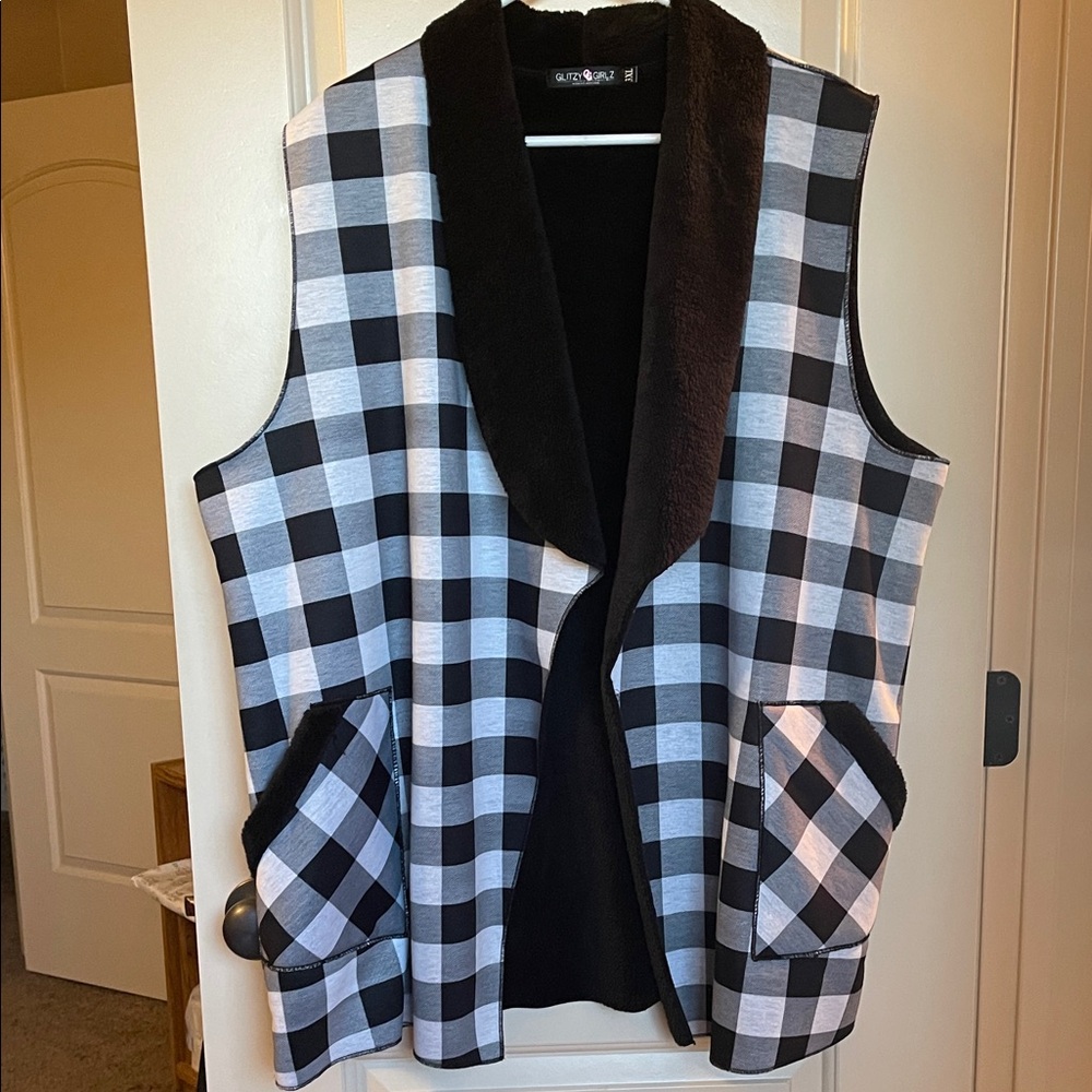 Chic Black and White Checkered Vest